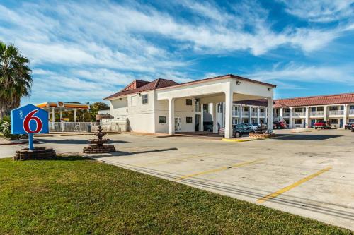 Motel 6-San Marcos, TX - North