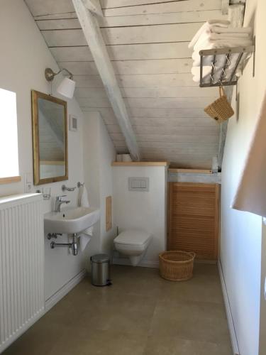 House Apartmentshumpolec + Garden - image 12