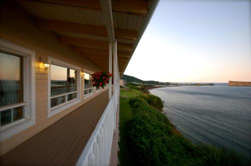 A szálláshely kívülről, Hotel La Cote Surprise in Percé (Québec)