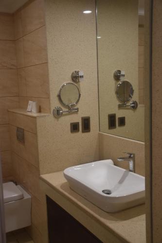 Deluxe Double Room image 1
