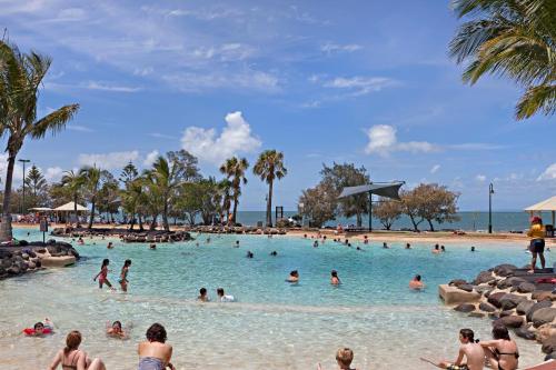 parque acuático, Proximity Waterfront-  Apartments in Península Redcliffe
