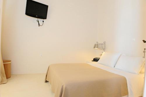 1 double bed, 2 twin beds