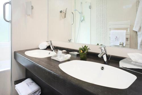 Golf Hotel - image 5