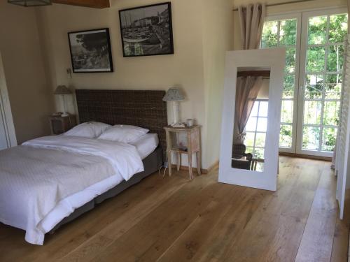 Superior Double Room with Balcony and Pool View 4 - 36 sqm image 2