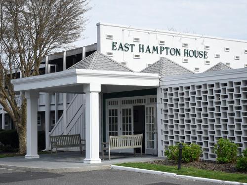 East Hampton House Resort - 출입구