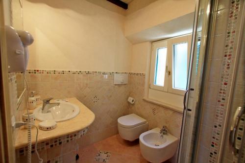 Double or Twin Room with Balcony image 1