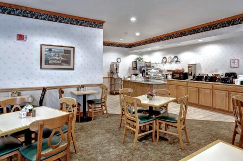 Lancaster Inn & Suites