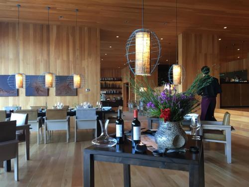 Restaurant, andBeyond Vira Vira in Quetroleufu