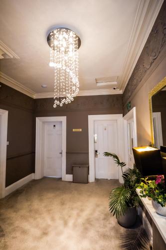 Létesítmények, The Mount Rooms near Cardiffi repülőtér