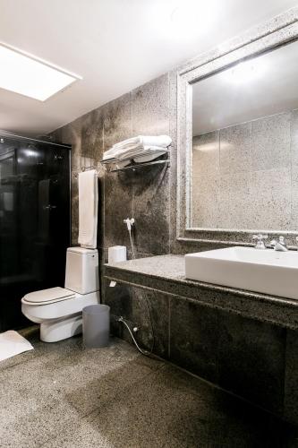 Standard Quadruple Room image 4