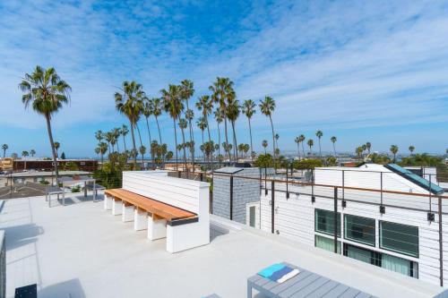 Steps to the Beach, Rooftop Deck in San Diego, USA