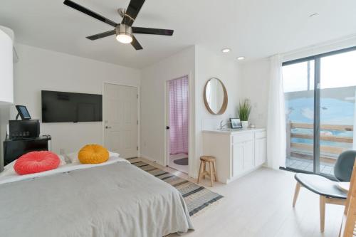 Steps to the Beach Rooftop Deck - image 3