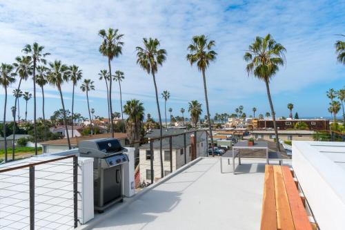 Steps to the Beach, Rooftop Deck in San Diego, USA