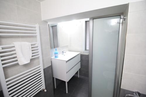 Modern Loft Apartment - image 3