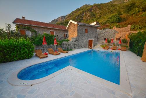 Peldbaseins, Mediteraneo Villa in Krimovice