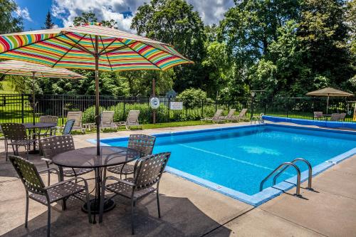 Piscină, Maple Terrace Motel in Williamstown (MA)