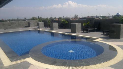 Swimming pool, Hotel Dafam Pekalongan in West Pekalongan