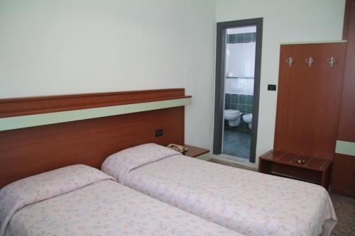 Classic Double or Twin Room with Terrace image 3