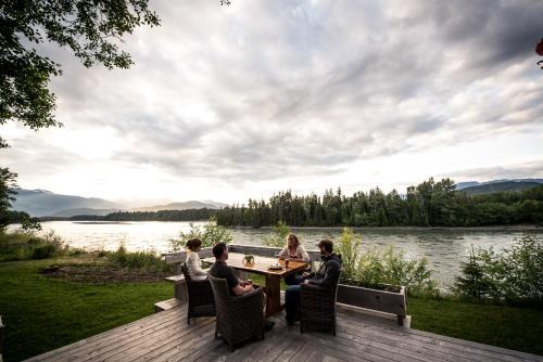 Skeena River House Bed & Breakfast