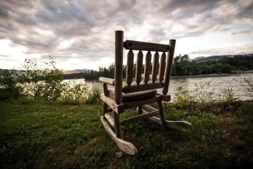 Skeena River House Bed & Breakfast