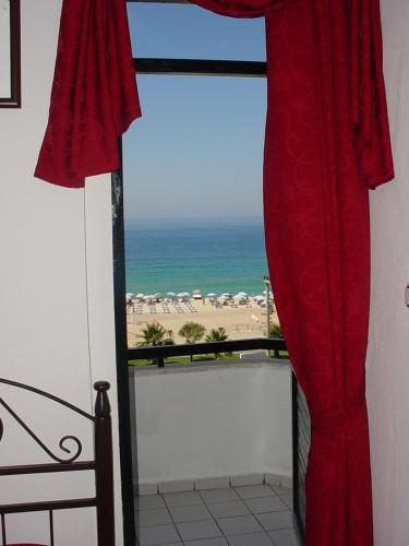 Standard Double Room image 3