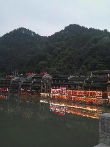 166 Inn Fenghuang