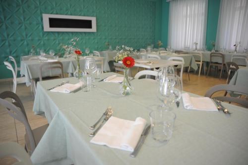 GG8 Restaurant & Hotel