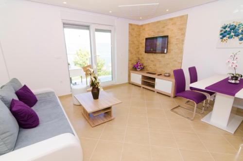 Luxury Villa Star Lights Trogir - heated pool hot tub gym billiard - image 11