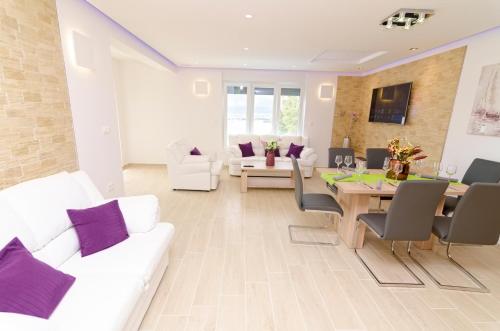 Luxury Villa Star Lights Trogir - heated pool hot tub gym billiard - image 14