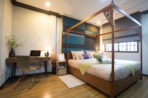 room detail thumbnail 1