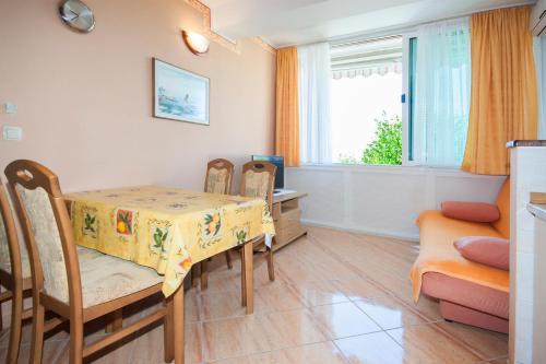 Apartamento de 1 dormitorio con vistas al jardín - No reembolsable
