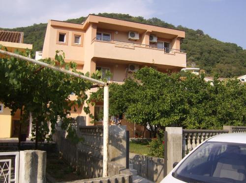 B&B Petrovac na Moru - Guesthouse Lautasevic - Bed and Breakfast Petrovac na Moru