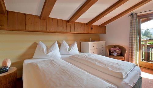 2 bedrooms, 3 beds