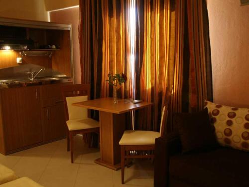 Studios Karavos - Accommodation - Aliveri