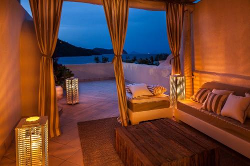 104525192 Therasia Resort Sea and SPA - The Leading Hotels of the World
