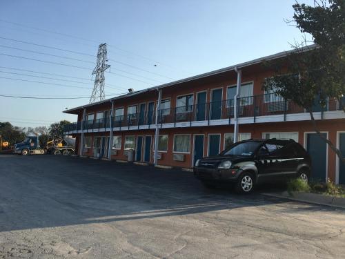 Relax Inn Forth Worth – Fort Worth, TX