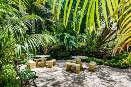 Facilities, Tropicals of Palm Beach in Palm Beach (FL)