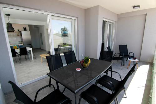 2 bedrooms, 5 beds