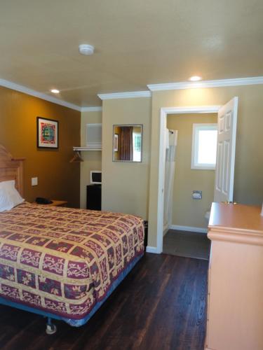 Colusa Motel - image 2