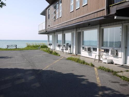 Motel Rive Du Lac - Accommodation - Saint-Zotique