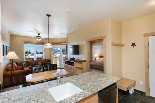 Sunstone Lodge by 101 Great Escapes