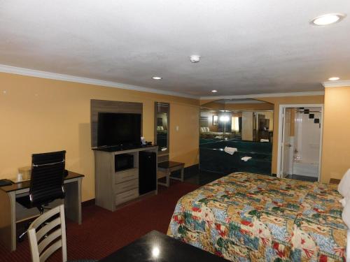 Regency Inn & Suites Beaumont – Beaumont, TX