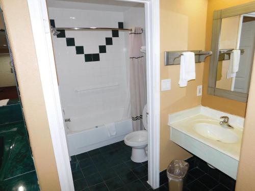 Regency Inn & Suites Beaumont – Beaumont, TX
