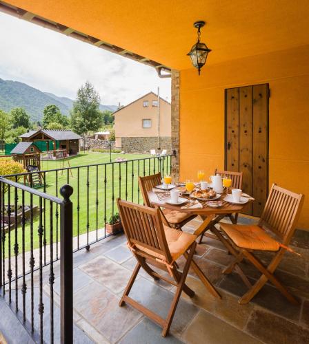 2 bedrooms, 4 beds