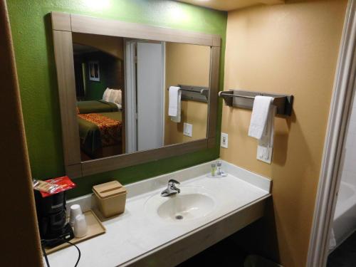 Regency Inn & Suites Beaumont