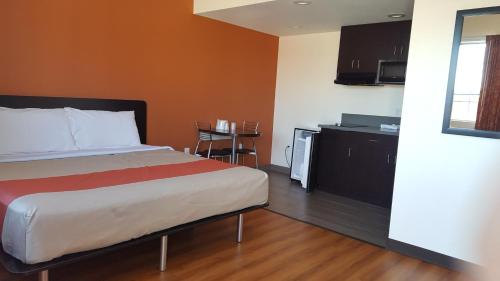 Motel 6 Maple/Main in Hesperia