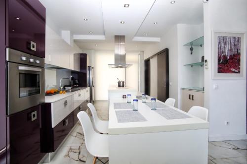 المرافق, Villa NK in آبروفالتا