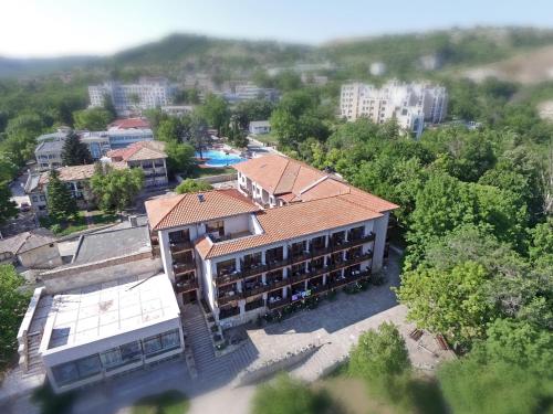 Bisser Hotel - Free Parking - Free Pool Access - image 7