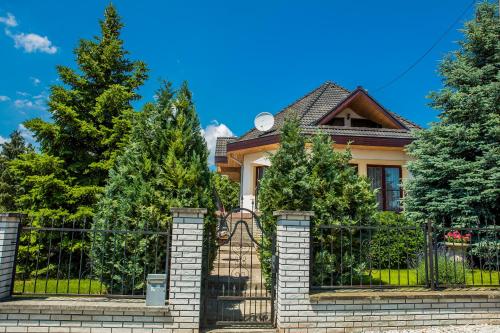  Relax Apartman, Unterkunft in Csopak