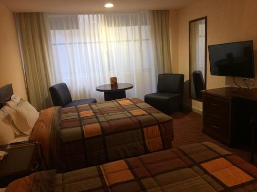 Hotel Real Plaza Aguascalientes Set in a prime location of Aguascalientes, Hotel Real Plaza Aguascalientes puts everything the city has to offer just outside your doorstep. The property has everything you need for a comfortable stay